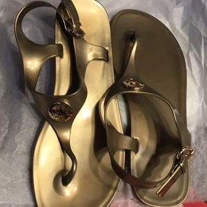 Michael Kors sandels.